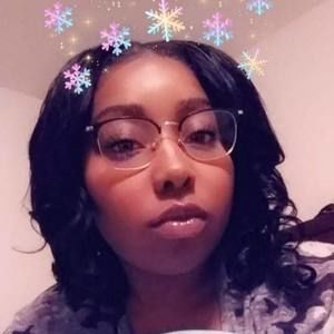 Meet your Posher, Maxine